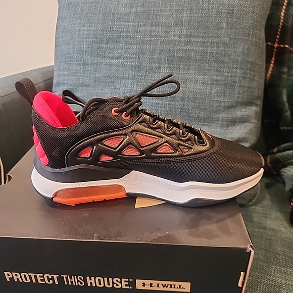 Jordan Air Max 200 Women's Shoes Size 8 Black/ Bright Crimson AV5186 - Picture 4 of 8